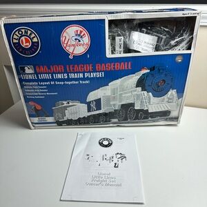 Lionel MLB 7-12025 Lionel Little Lines Train Play Set  NY Yankees